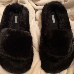 Aerie Fuzzy Slippers